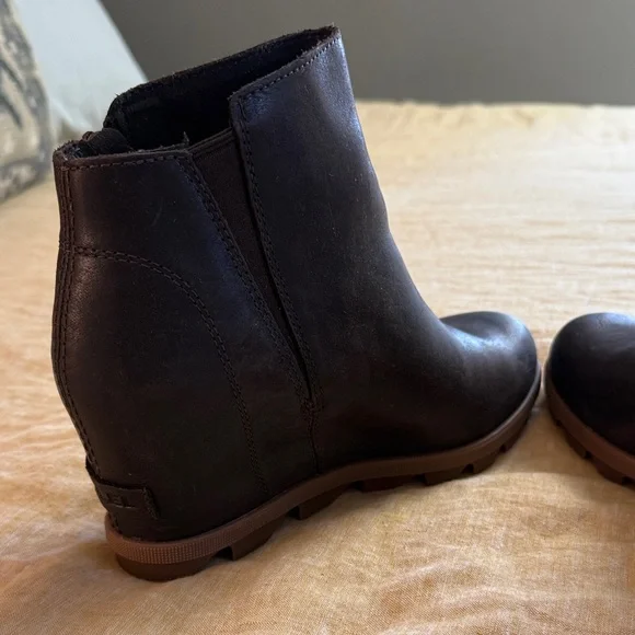 Joan of Arctic Wedge II zip up boots - Picture 9 of 17